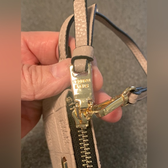 Steve Madden Wristlet / Purse! Brand New…Label & Zipper still covered in plastic - Picture 10 of 13